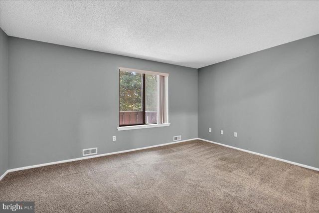 5512-B ABERDEEN DR, Mount Laurel, NJ 08054