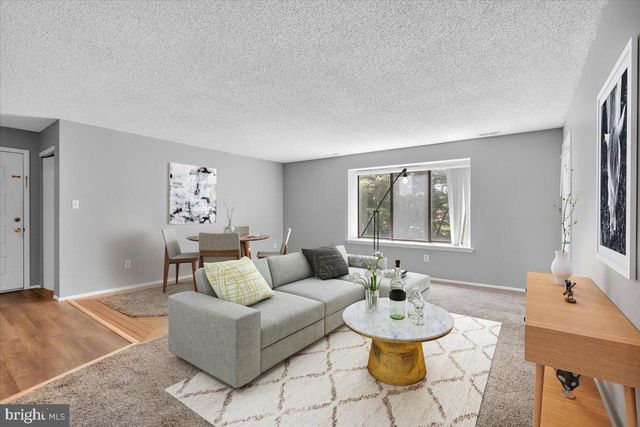 5512-B ABERDEEN DR, Mount Laurel, NJ 08054