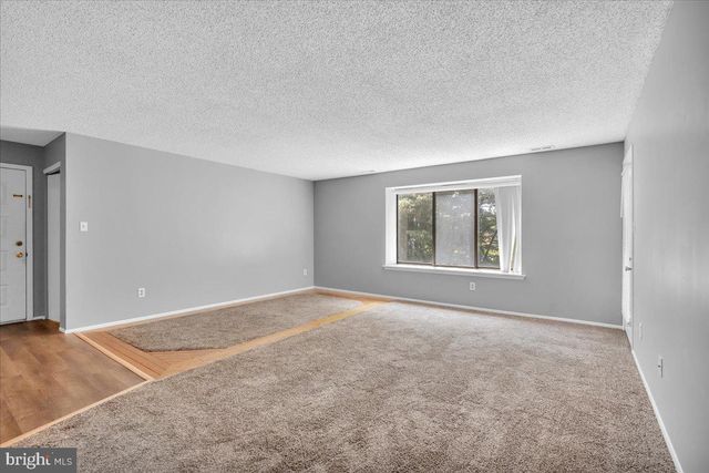 5512-B ABERDEEN DR, Mount Laurel, NJ 08054