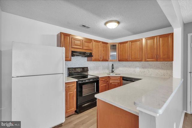 5512-B ABERDEEN DR, Mount Laurel, NJ 08054