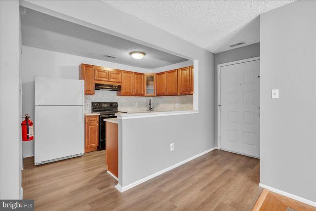 5512-B ABERDEEN DR, Mount Laurel, NJ 08054