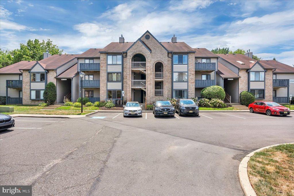 5512-B ABERDEEN DR, Mount Laurel, NJ 08054