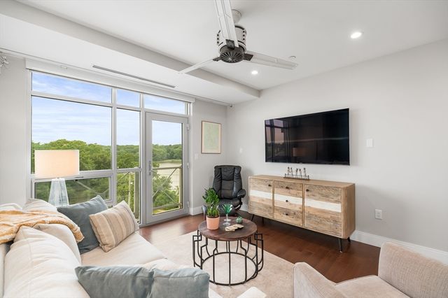 201 Elliott St 510, Beverly, MA 01915
