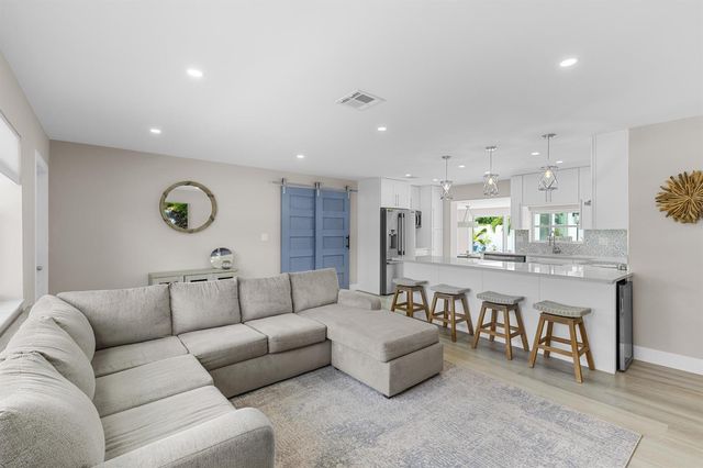 612 SE 10th Avenue, Deerfield Beach, FL 33441
