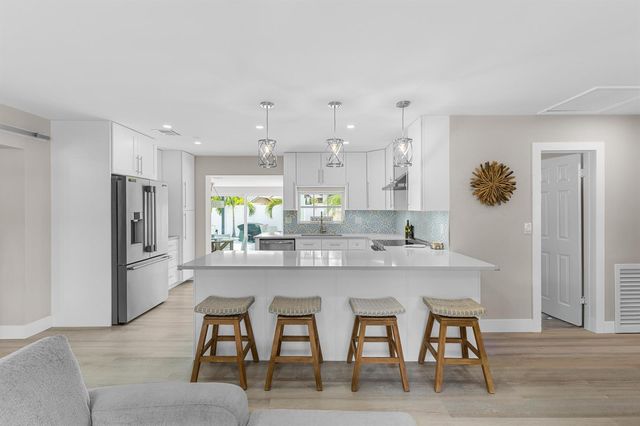 612 SE 10th Avenue, Deerfield Beach, FL 33441