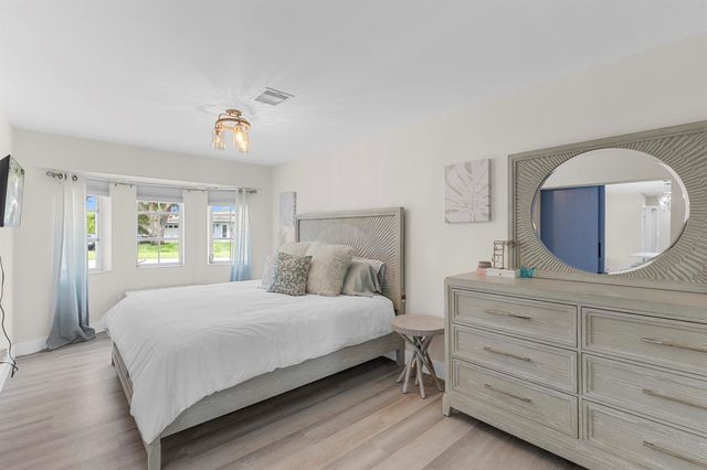 612 SE 10th Avenue, Deerfield Beach, FL 33441