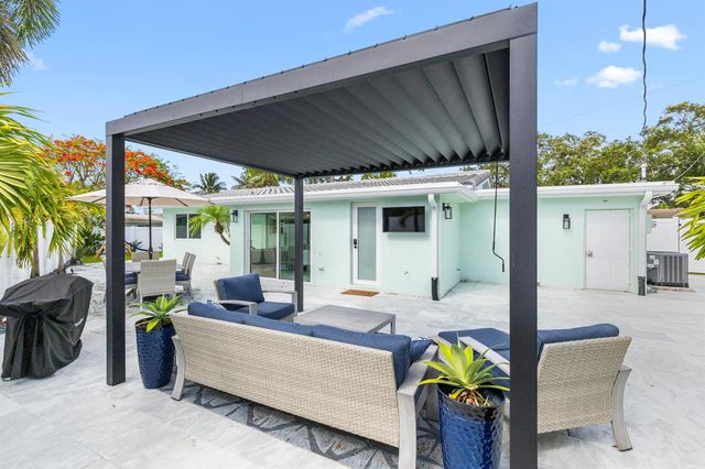 612 SE 10th Avenue, Deerfield Beach, FL 33441