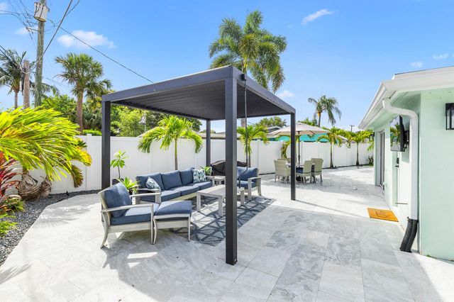 612 SE 10th Avenue, Deerfield Beach, FL 33441