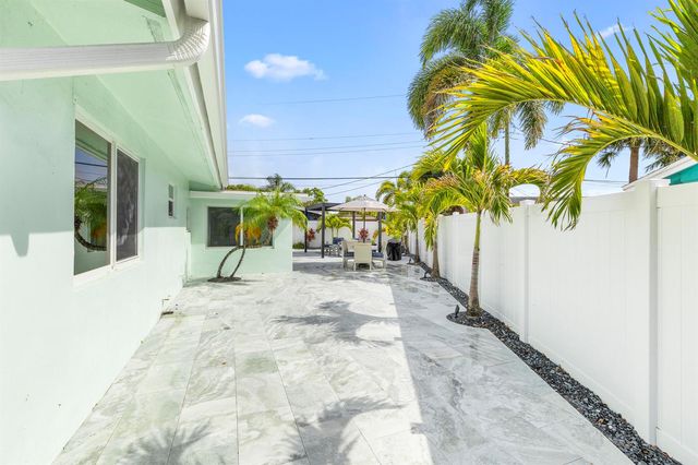 612 SE 10th Avenue, Deerfield Beach, FL 33441
