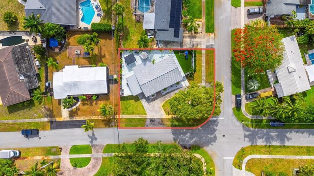612 SE 10th Avenue, Deerfield Beach, FL 33441