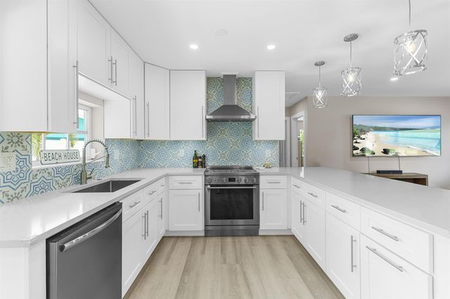 612 SE 10th Avenue, Deerfield Beach, FL 33441