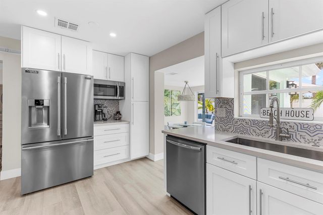 612 SE 10th Avenue, Deerfield Beach, FL 33441