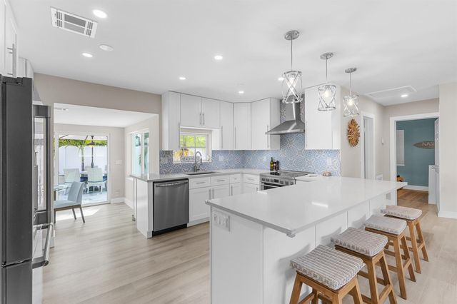 612 SE 10th Avenue, Deerfield Beach, FL 33441
