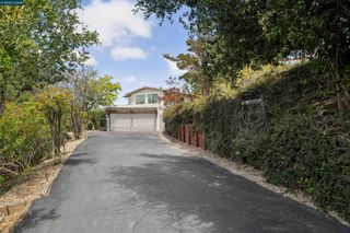 210 Courtney Ln, Orinda, CA 94563