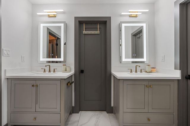 40 Wellington Court, Sugar Land, TX 77478