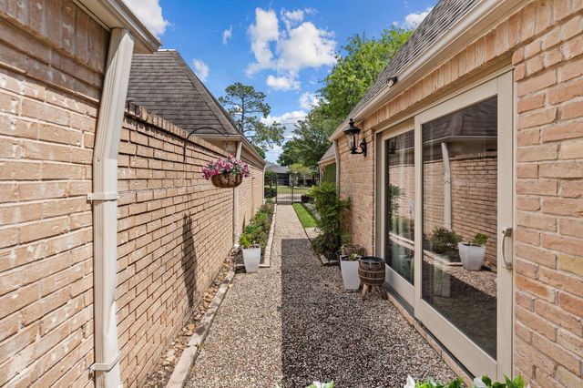 40 Wellington Court, Sugar Land, TX 77478