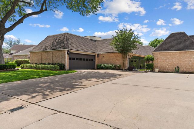 40 Wellington Court, Sugar Land, TX 77478