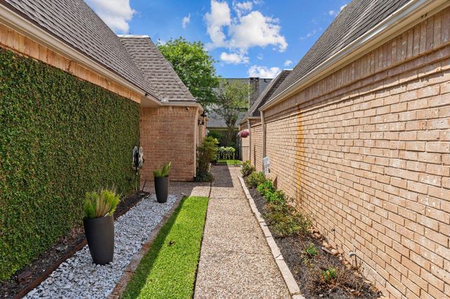 40 Wellington Court, Sugar Land, TX 77478