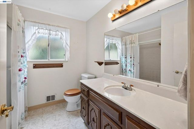 1152 Easley Dr, Clayton, CA 94517