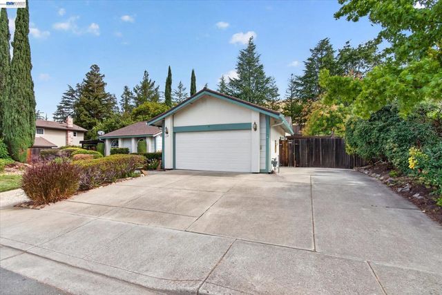 1152 Easley Dr, Clayton, CA 94517