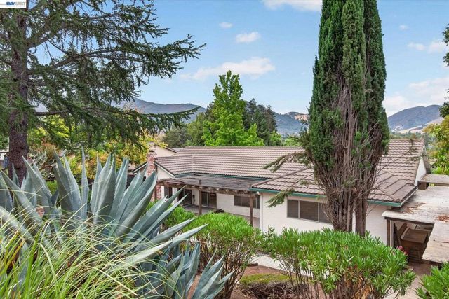 1152 Easley Dr, Clayton, CA 94517