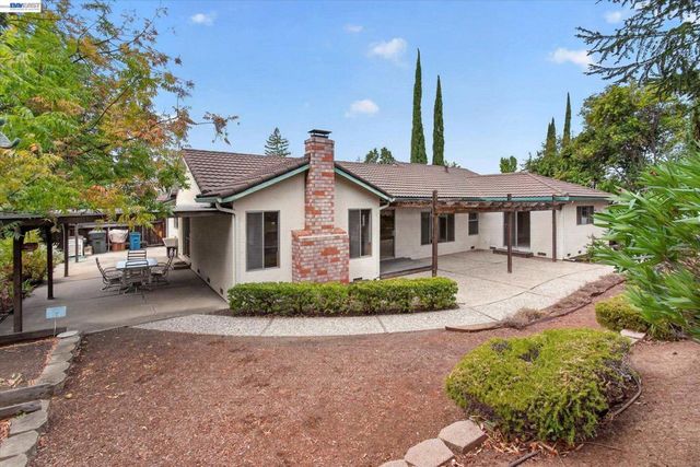 1152 Easley Dr, Clayton, CA 94517