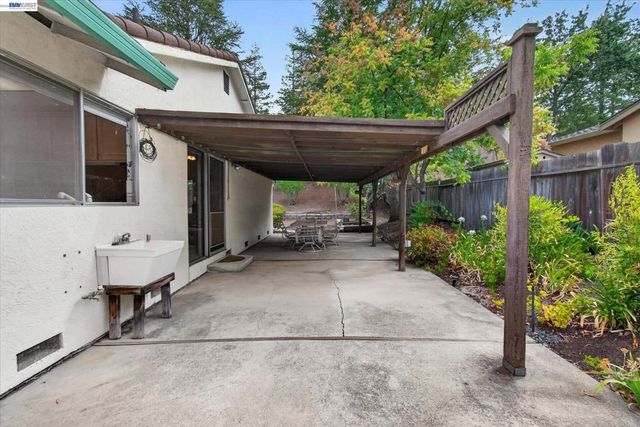 1152 Easley Dr, Clayton, CA 94517