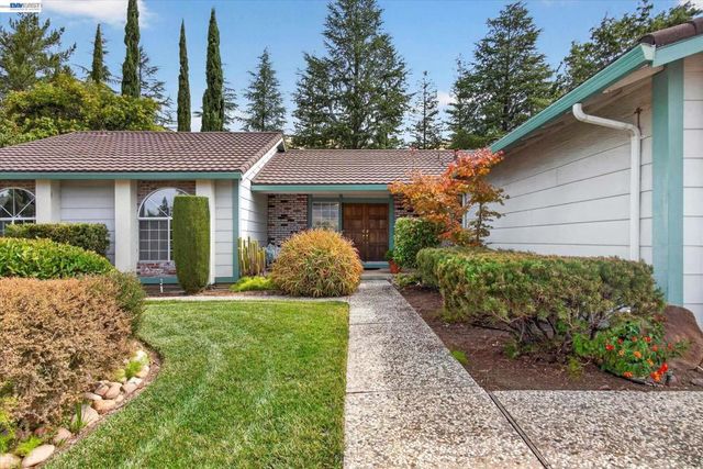 1152 Easley Dr, Clayton, CA 94517