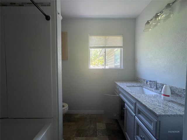 1100 Poe Street, Azle, TX 76020