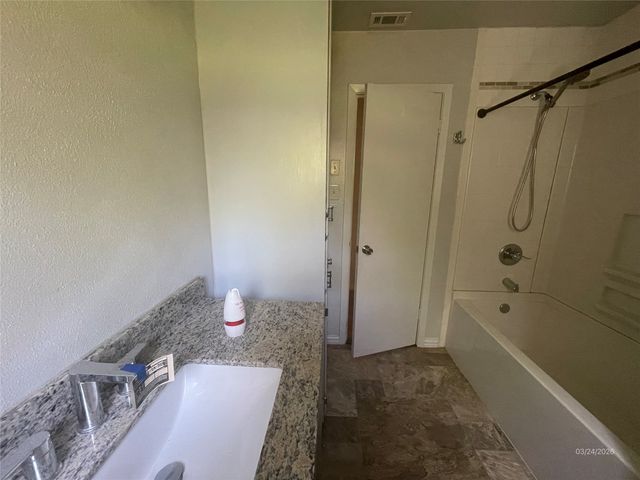 1100 Poe Street, Azle, TX 76020