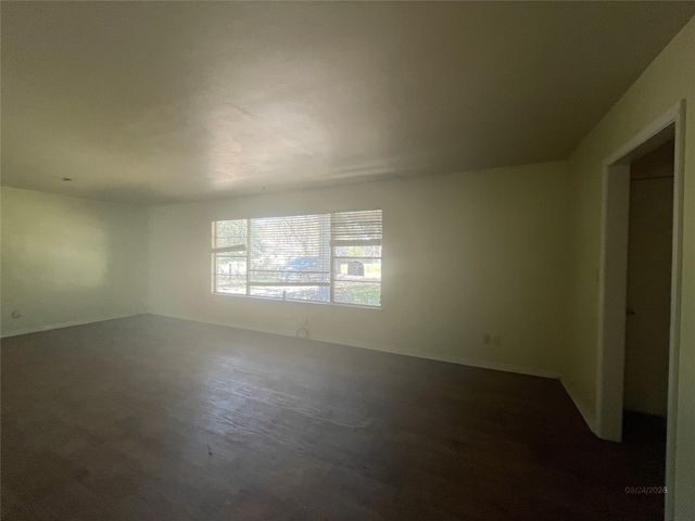 1100 Poe Street, Azle, TX 76020