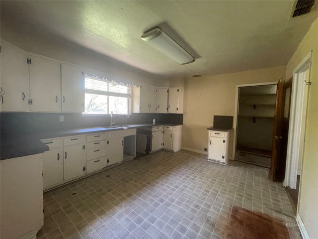 1100 Poe Street, Azle, TX 76020