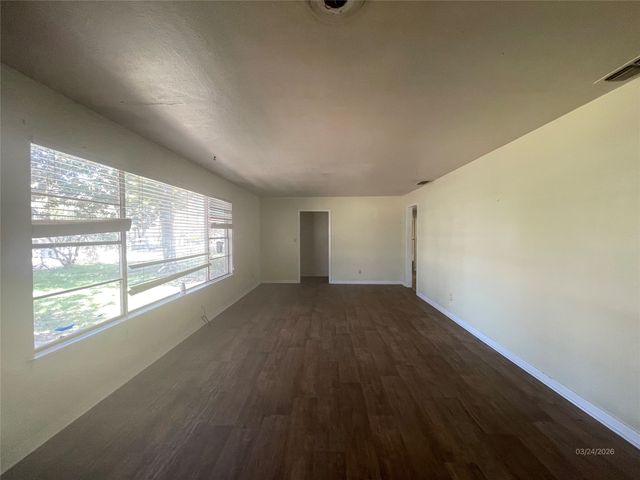 1100 Poe Street, Azle, TX 76020