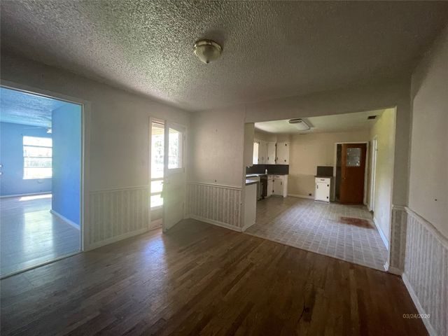 1100 Poe Street, Azle, TX 76020