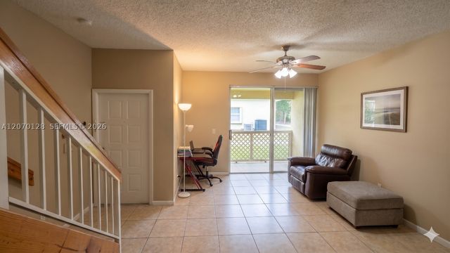 18332 NW 68th Ave H, Hialeah, FL 33015