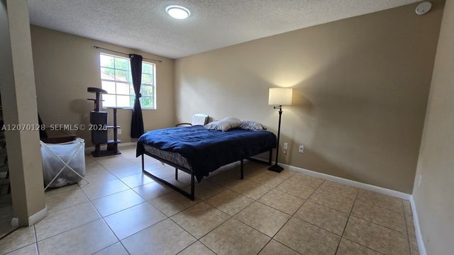 18332 NW 68th Ave H, Hialeah, FL 33015