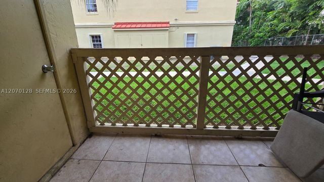 18332 NW 68th Ave H, Hialeah, FL 33015