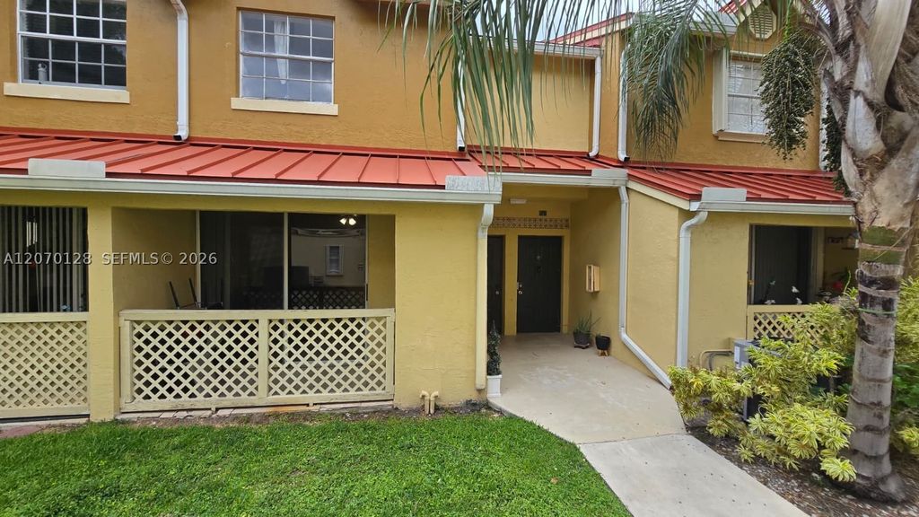 18332 NW 68th Ave H, Hialeah, FL 33015