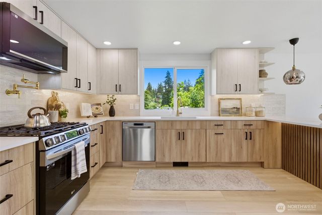 814 NE 185th Street, Shoreline, WA 98155