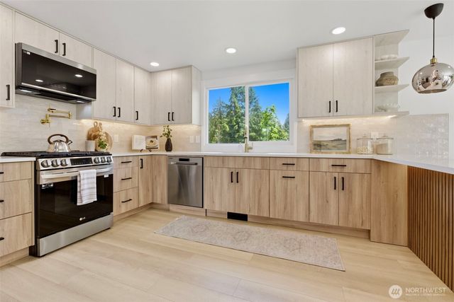 814 NE 185th Street, Shoreline, WA 98155