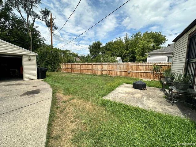 20027 Chapel Street, Detroit, MI 48219