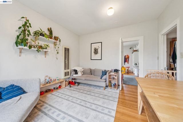 5227 LOCKSLEY AVENUE, Oakland, CA 94618