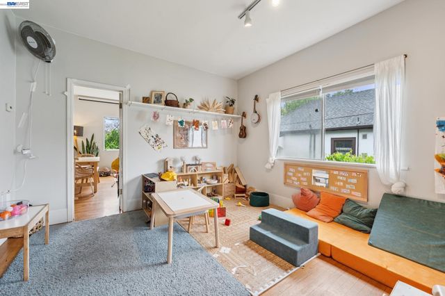 5227 LOCKSLEY AVENUE, Oakland, CA 94618