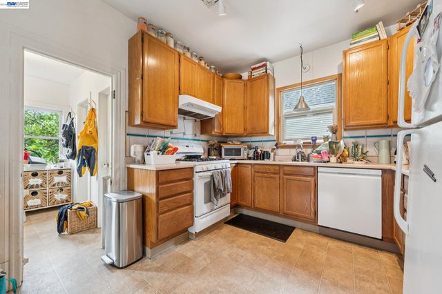 5227 LOCKSLEY AVENUE, Oakland, CA 94618