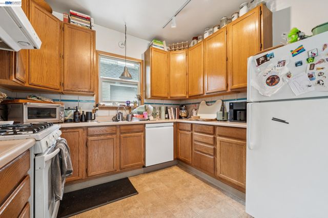 5227 LOCKSLEY AVENUE, Oakland, CA 94618