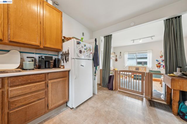 5227 LOCKSLEY AVENUE, Oakland, CA 94618