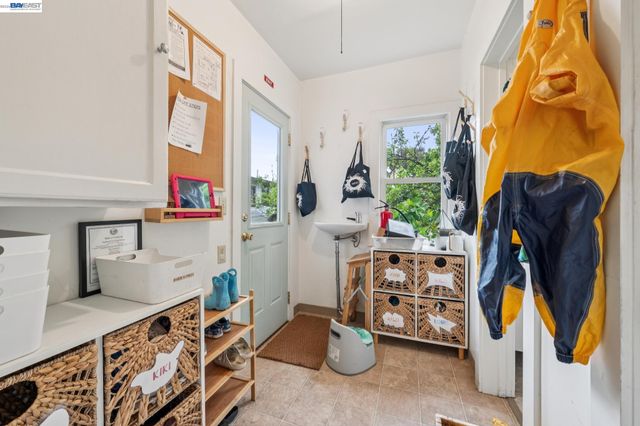 5227 LOCKSLEY AVENUE, Oakland, CA 94618