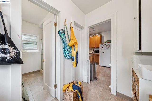 5227 LOCKSLEY AVENUE, Oakland, CA 94618