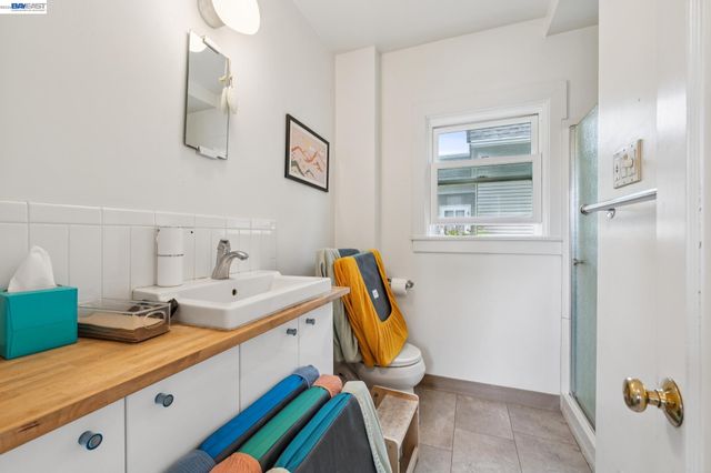 5227 LOCKSLEY AVENUE, Oakland, CA 94618