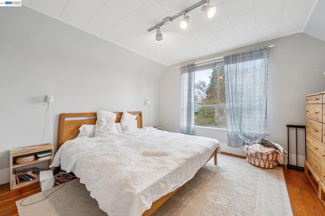 5227 LOCKSLEY AVENUE, Oakland, CA 94618